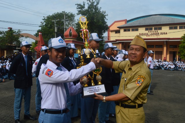 Klik untuk memperbesar PENYERAHAN PIALA JUARA 2 LOMBA PKS 2018 | PENYERAHAN PIALA JUARA 2 LOMBA PKS 2018